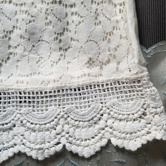 Large lace tank - Picture 2 of 5